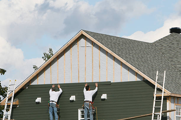 Professional Vinyl Siding technician working in Holtsville, NY